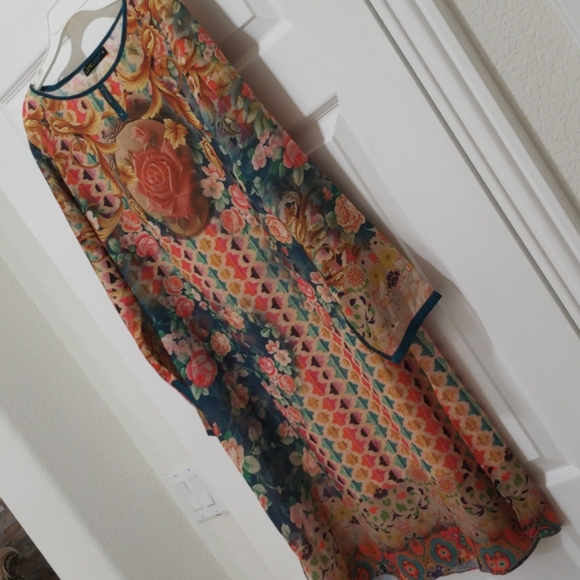 Beautiful silk top/kurti. - Picture 3 of 3